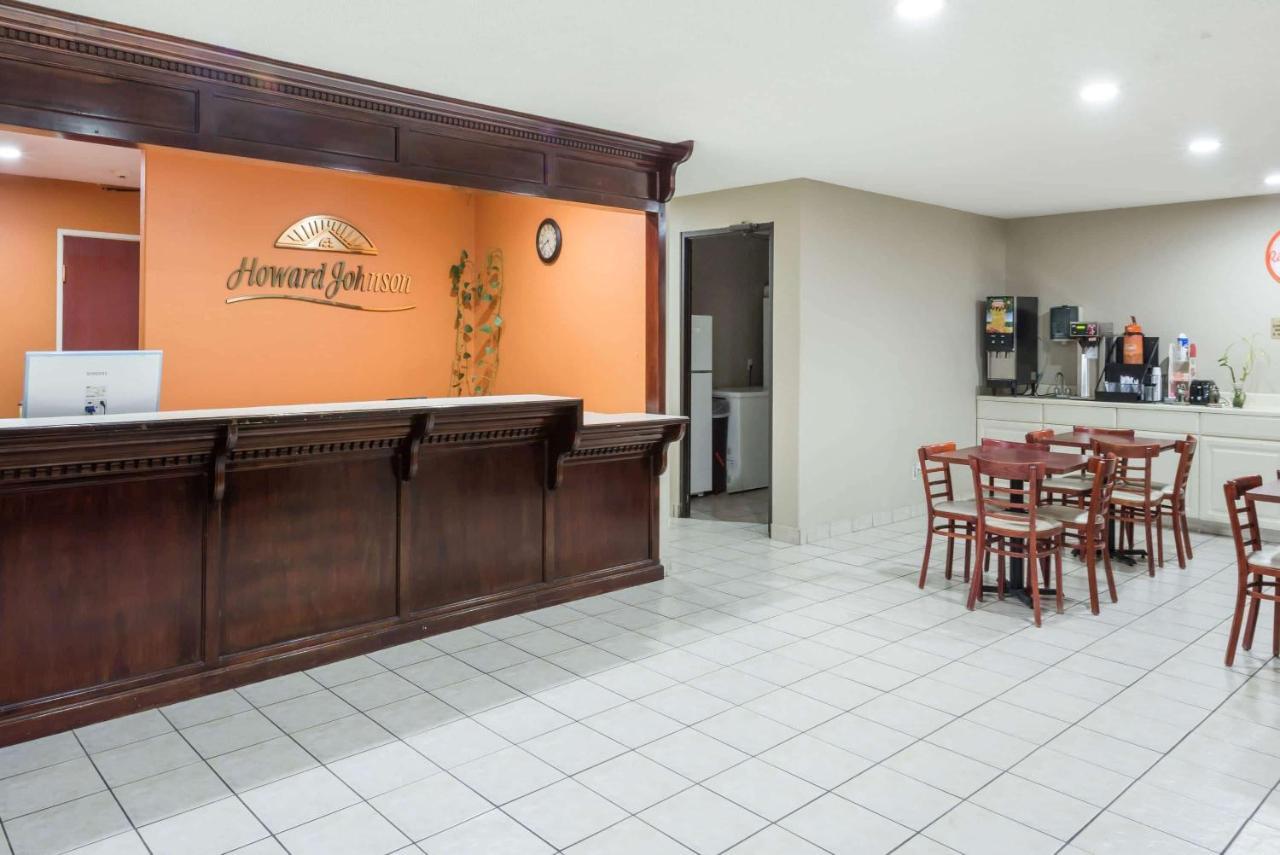 Howard Johnson By Wyndham Iowa La Экстерьер фото