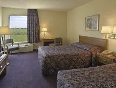 Howard Johnson By Wyndham Iowa La Экстерьер фото